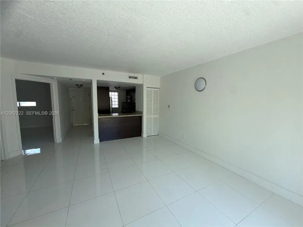 695 SW 11th St #204 Miami, FL 33129