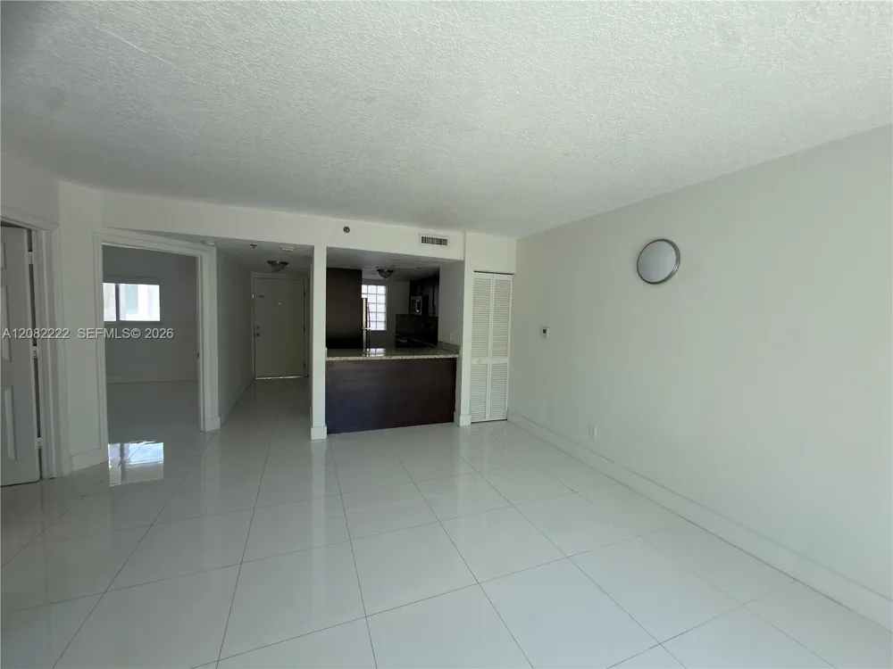 695 SW 11th St #204 Miami, FL 33129