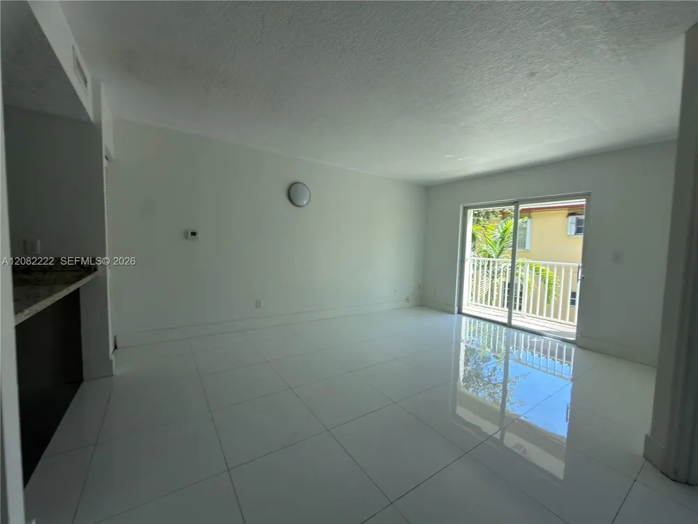 695 SW 11th St #204 Miami, FL 33129