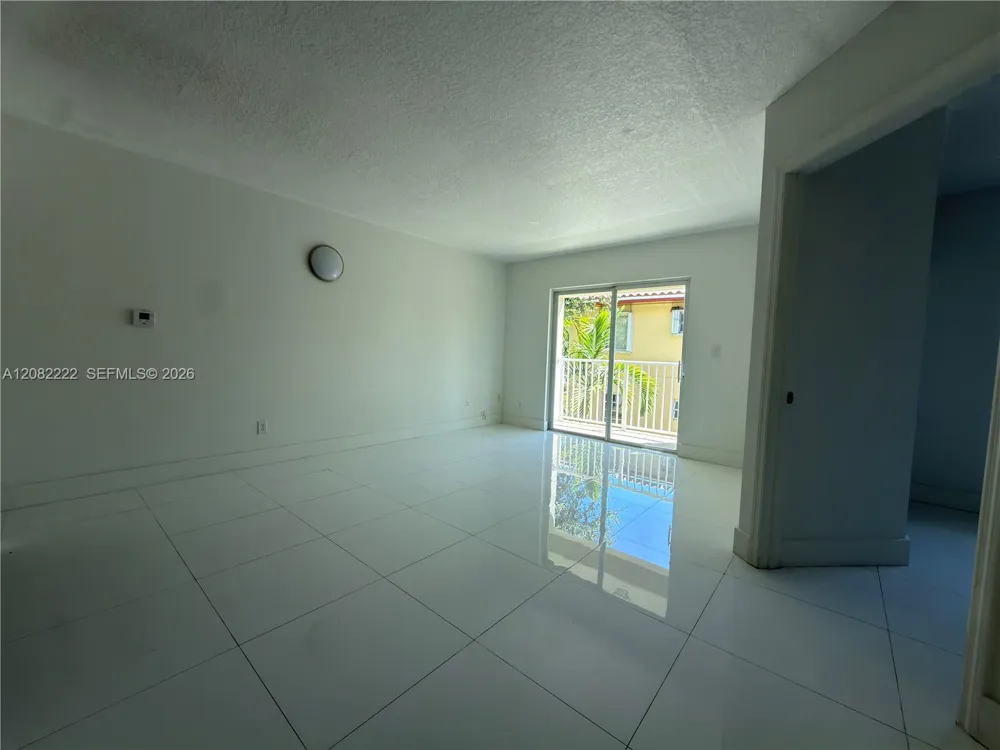 695 SW 11th St #204 Miami, FL 33129