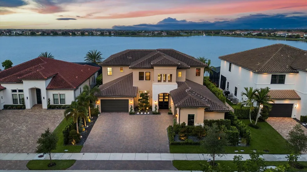 8590 W PARKLAND BAY TRAIL Parkland, FL 33076