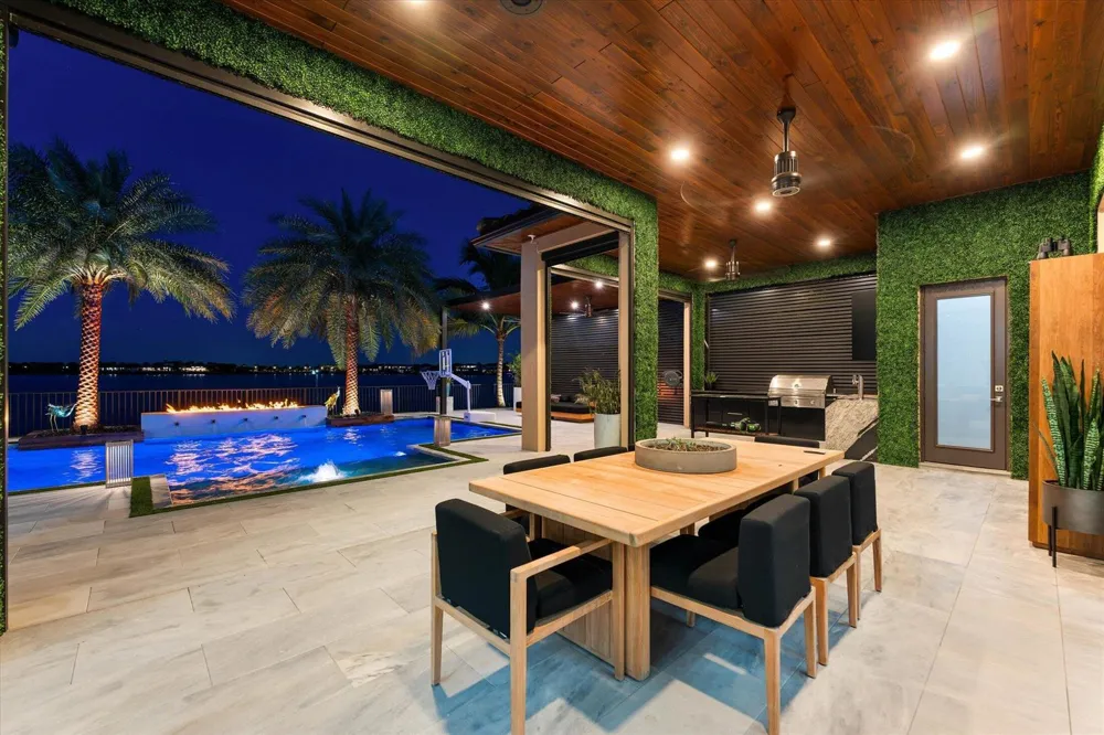 8590 W PARKLAND BAY TRAIL Parkland, FL 33076