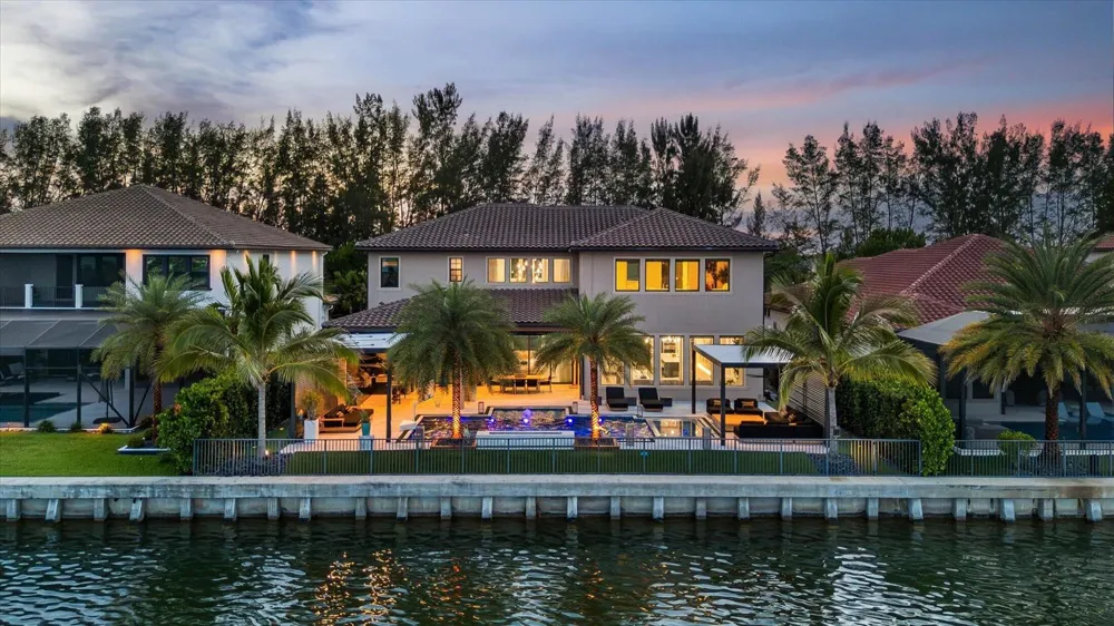8590 W PARKLAND BAY TRAIL Parkland, FL 33076