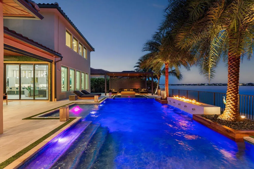 8590 W PARKLAND BAY TRAIL Parkland, FL 33076