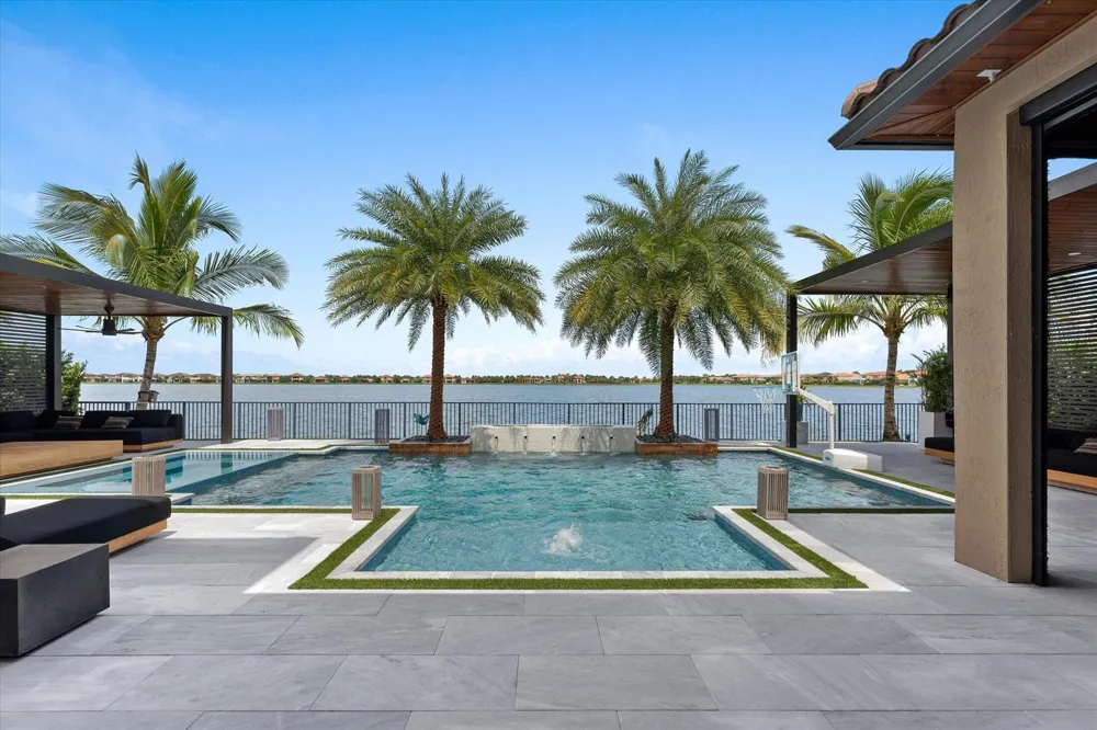 8590 W PARKLAND BAY TRAIL Parkland, FL 33076