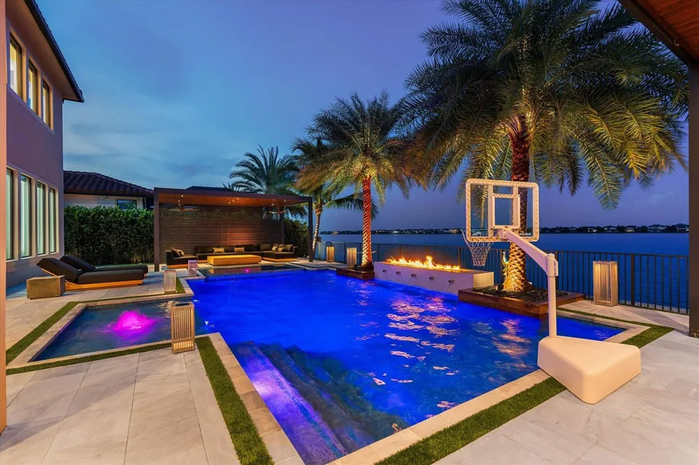 8590 W PARKLAND BAY TRAIL Parkland, FL 33076