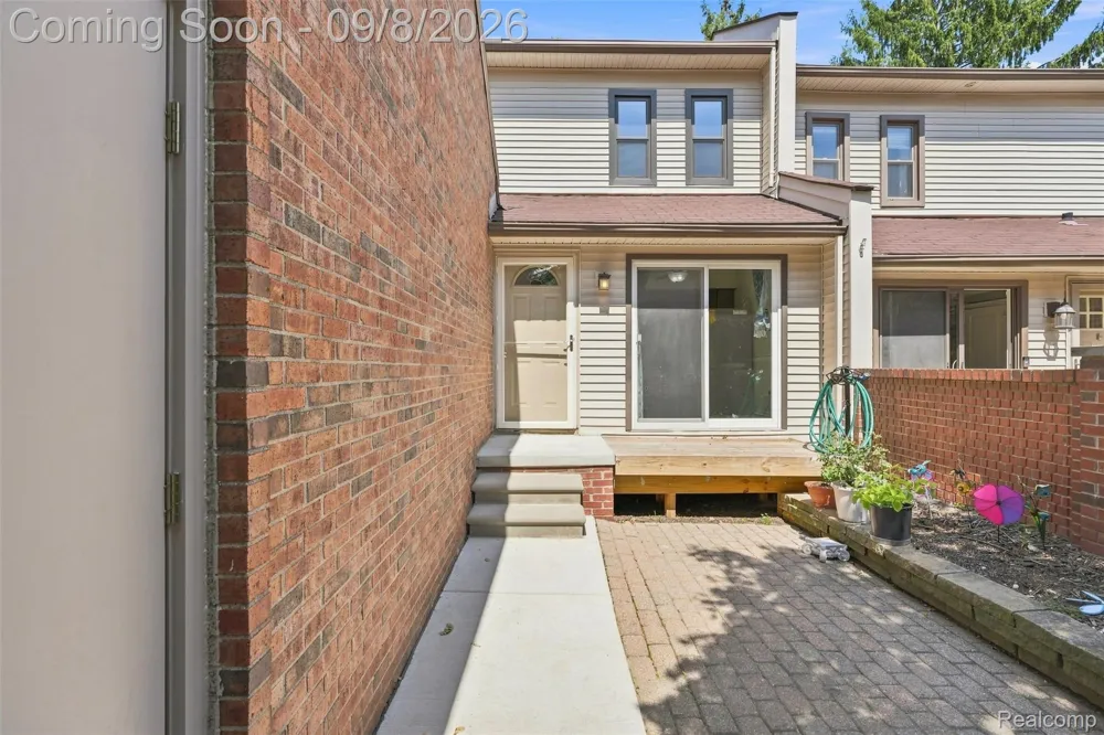 418 Willow Grove Lane Rochester Hills City, MI 48307