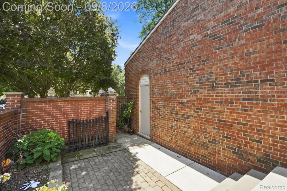 418 Willow Grove Lane Rochester Hills City, MI 48307