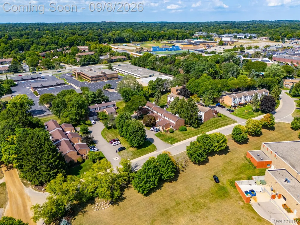 418 Willow Grove Lane Rochester Hills City, MI 48307