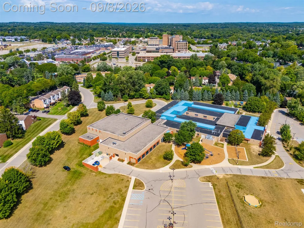 418 Willow Grove Lane Rochester Hills City, MI 48307