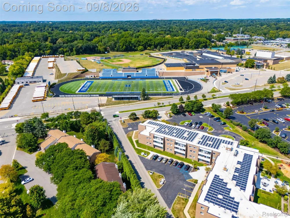 418 Willow Grove Lane Rochester Hills City, MI 48307