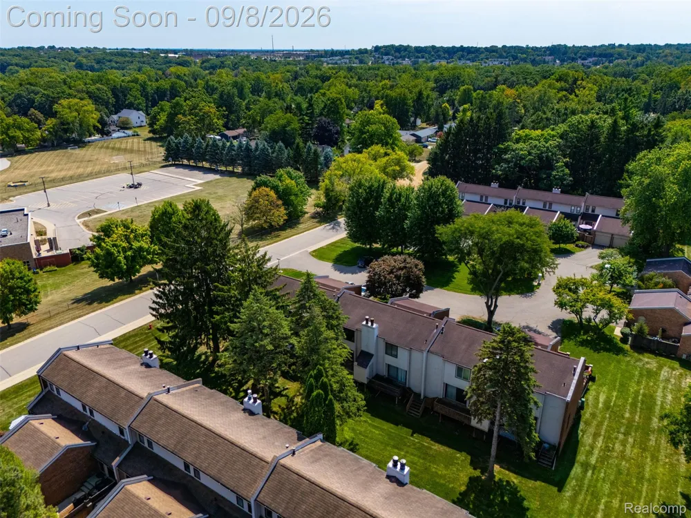 418 Willow Grove Lane Rochester Hills City, MI 48307
