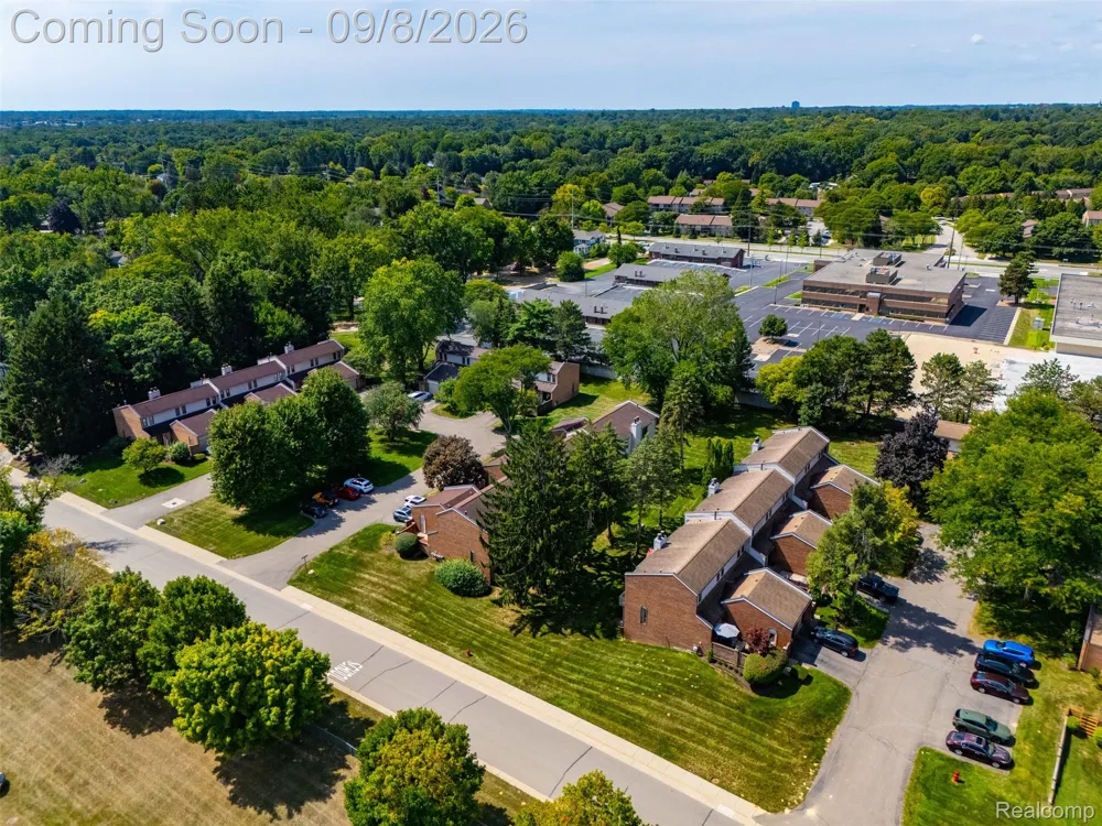418 Willow Grove Lane Rochester Hills City, MI 48307