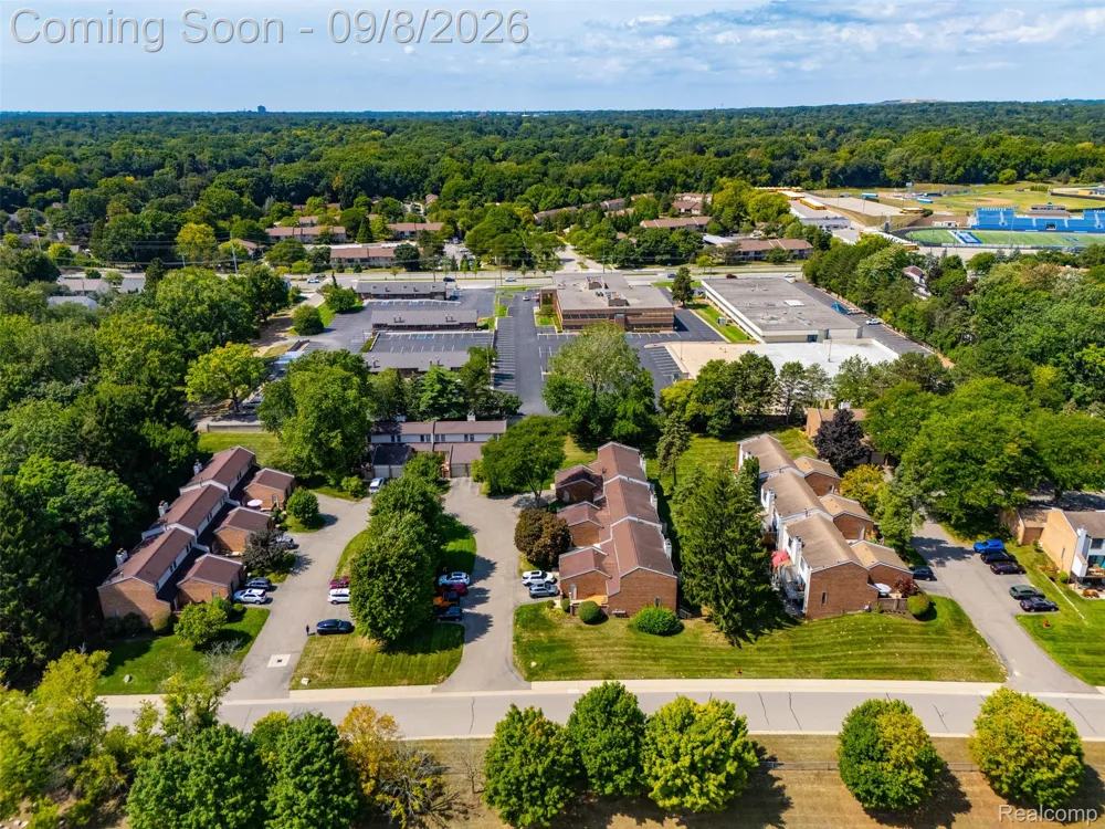 418 Willow Grove Lane Rochester Hills City, MI 48307