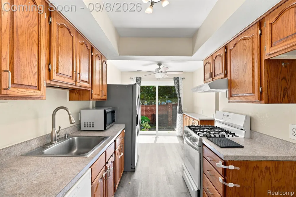 418 Willow Grove Lane Rochester Hills City, MI 48307