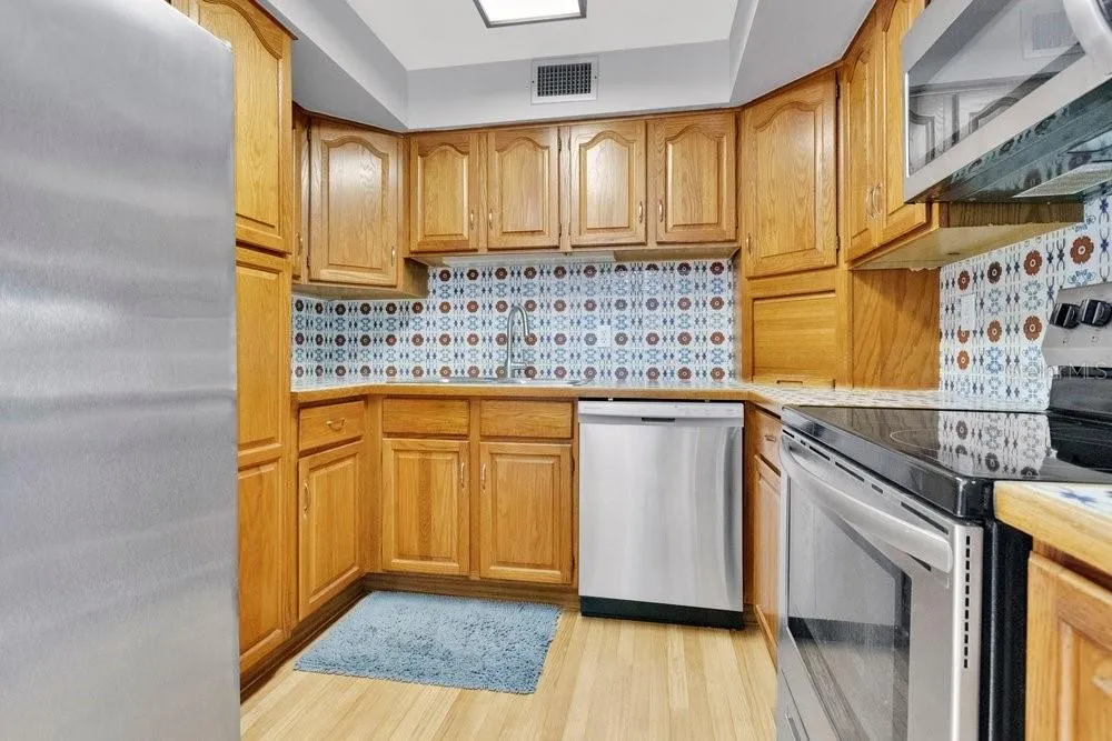 7400 36TH AVENUE St Petersburg, FL 33710