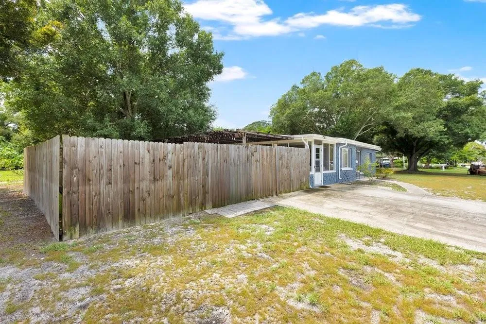 7400 36TH AVENUE St Petersburg, FL 33710