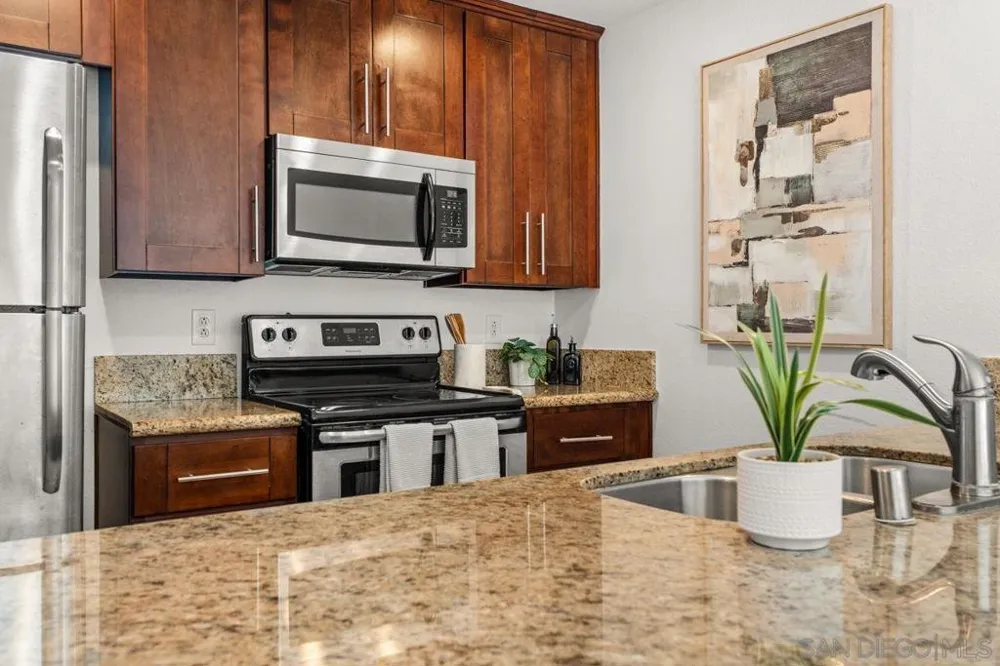 8332 Regents Rd #1L San Diego, CA 92122