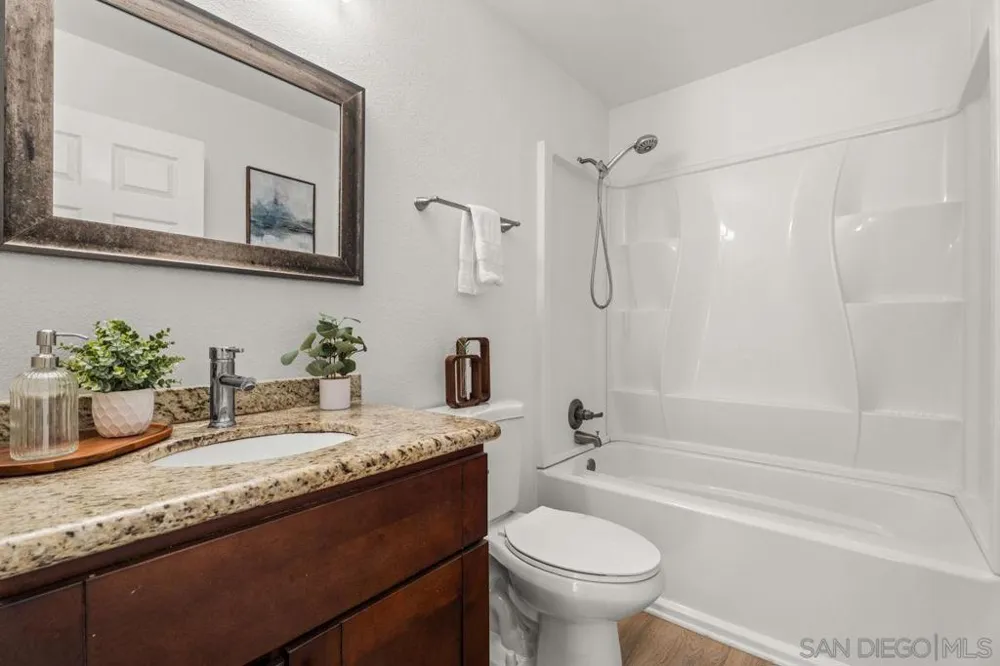 8332 Regents Rd #1L San Diego, CA 92122