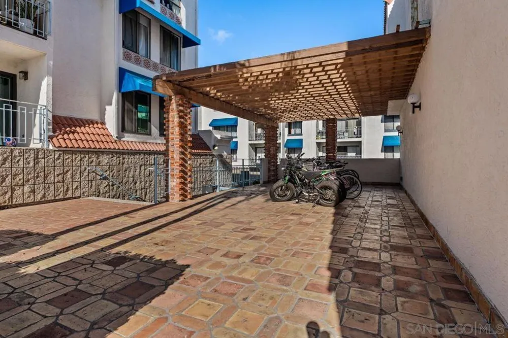 8332 Regents Rd #1L San Diego, CA 92122