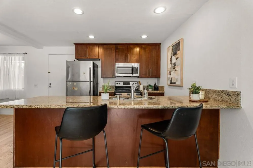 8332 Regents Rd #1L San Diego, CA 92122
