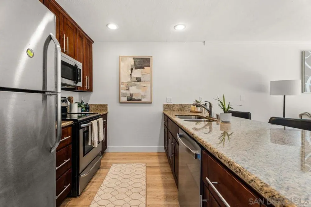 8332 Regents Rd #1L San Diego, CA 92122