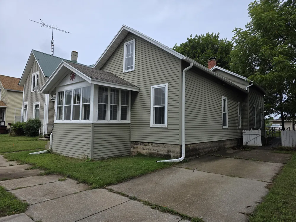 332 3rd Street Manistee, MI 49660