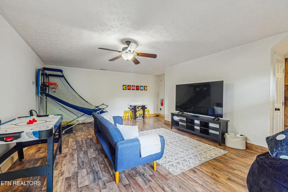1949 Shady Grove Rd Sevierville, TN 37876