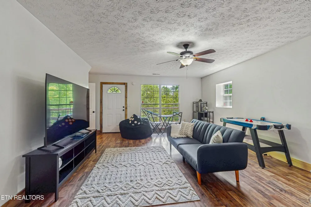 1949 Shady Grove Rd Sevierville, TN 37876