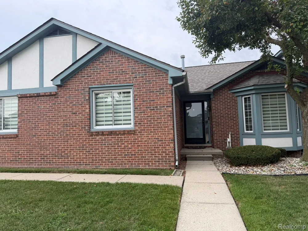 45511 Dover Drive Macomb Township, MI 48044