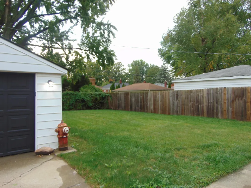 1616 Genesee Drive Royal Oak City, MI 48073