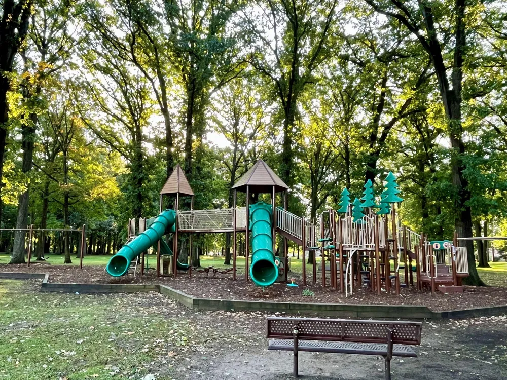 1616 Genesee Drive Royal Oak City, MI 48073