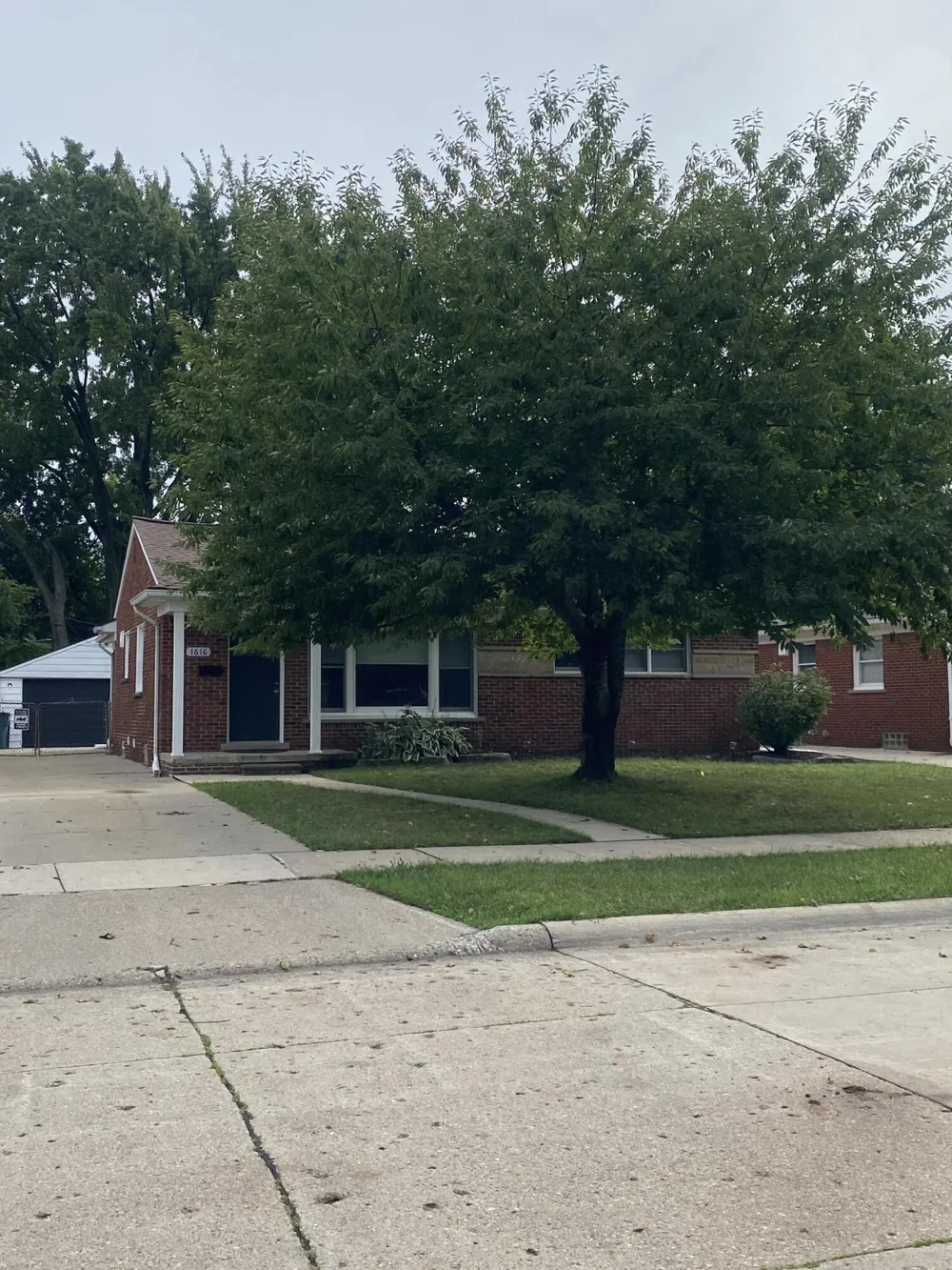 1616 Genesee Drive Royal Oak City, MI 48073