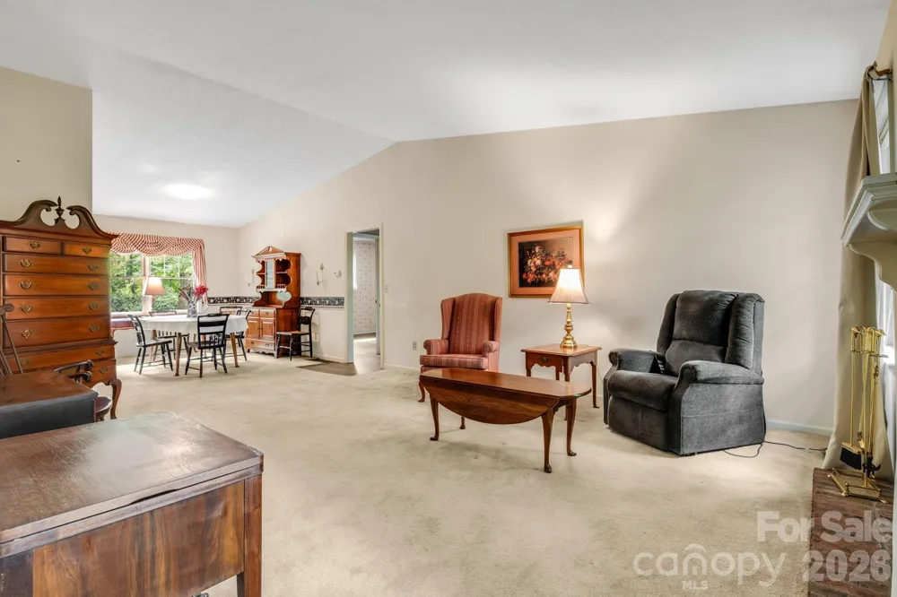 636 Goldview Drive Hendersonville, NC 28791