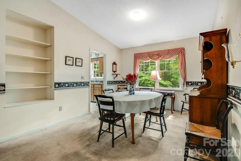 636 Goldview Drive Hendersonville, NC 28791