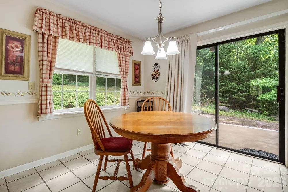 636 Goldview Drive Hendersonville, NC 28791