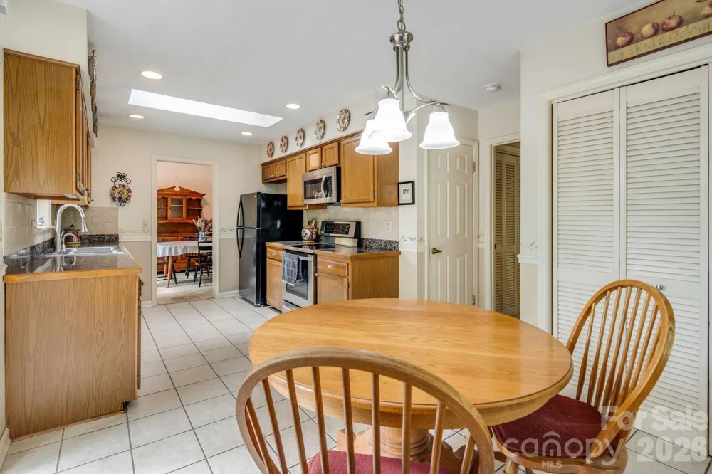 636 Goldview Drive Hendersonville, NC 28791