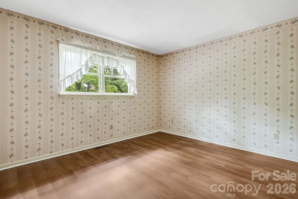 636 Goldview Drive Hendersonville, NC 28791