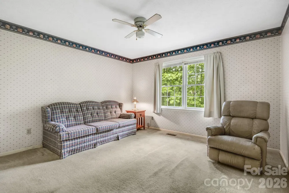 636 Goldview Drive Hendersonville, NC 28791