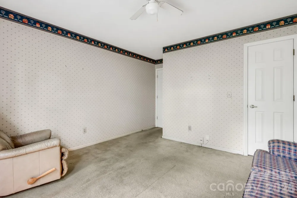 636 Goldview Drive Hendersonville, NC 28791
