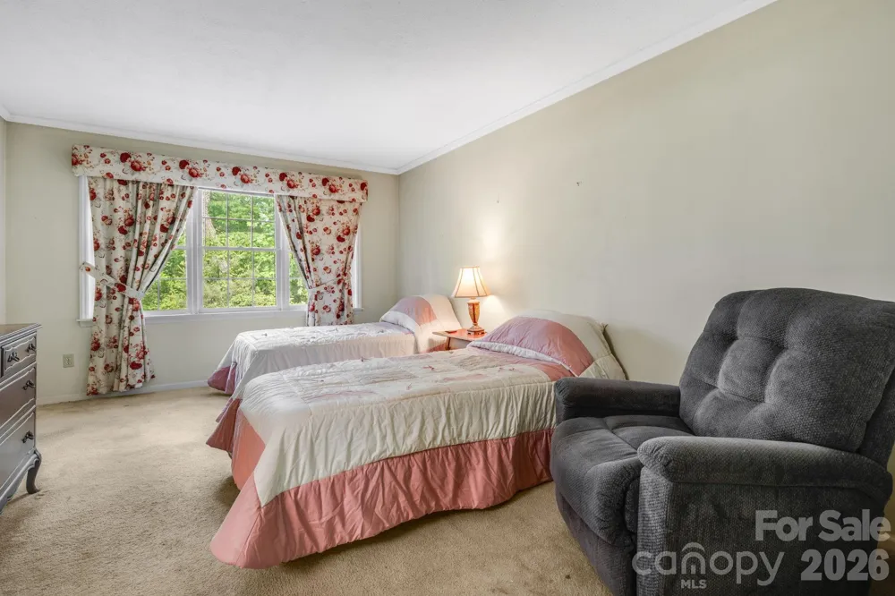 636 Goldview Drive Hendersonville, NC 28791