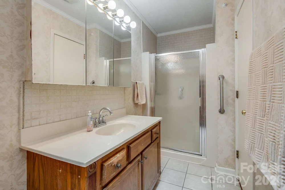 636 Goldview Drive Hendersonville, NC 28791
