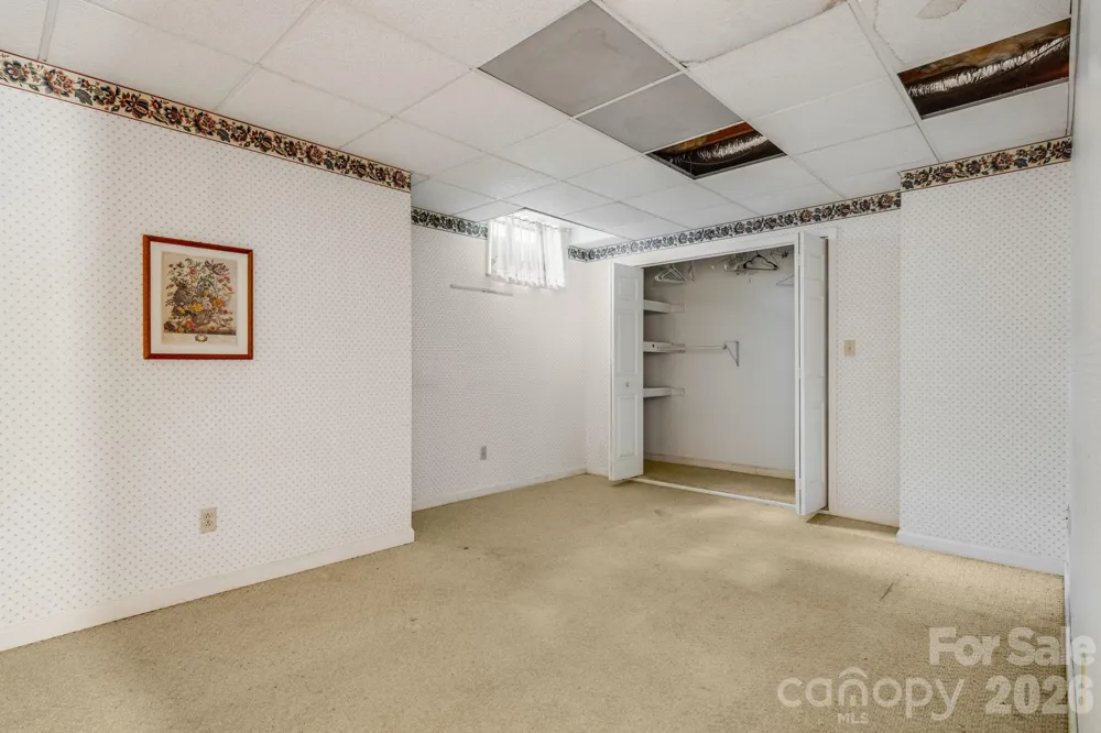 636 Goldview Drive Hendersonville, NC 28791
