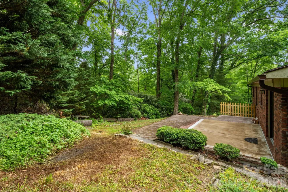 636 Goldview Drive Hendersonville, NC 28791