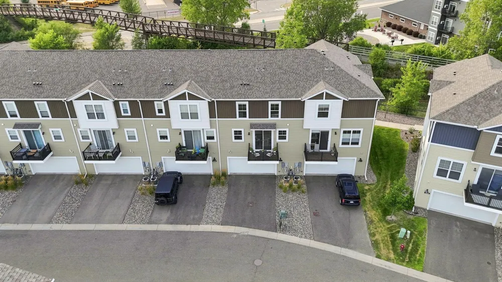 2217 Gateway Curve North Saint Paul, MN 55109