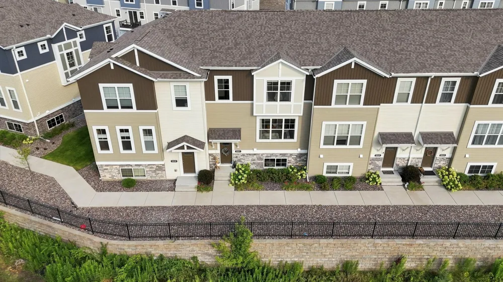 2217 Gateway Curve North Saint Paul, MN 55109