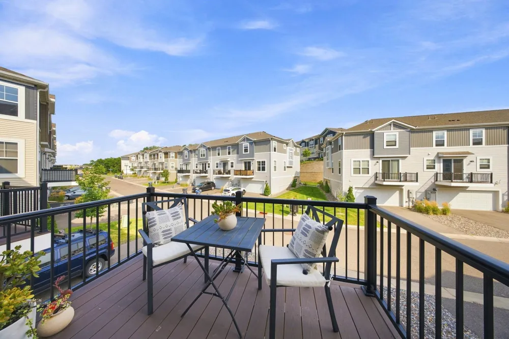 2217 Gateway Curve North Saint Paul, MN 55109