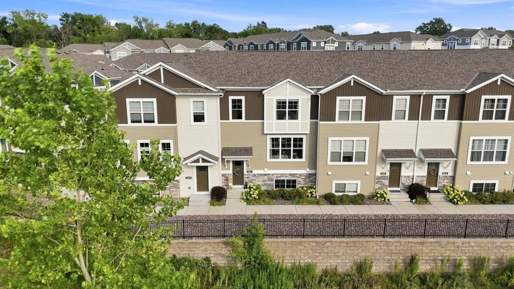 2217 Gateway Curve North Saint Paul, MN 55109