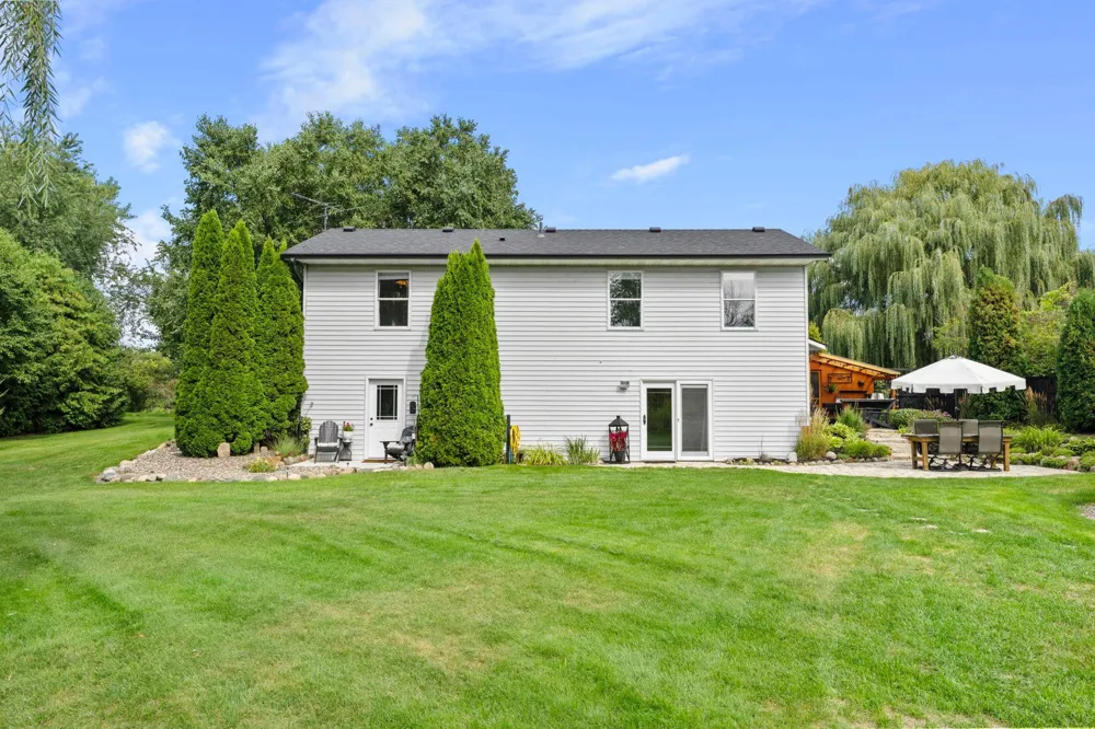 31795 Lakeway Drive NE Cambridge, MN 55008