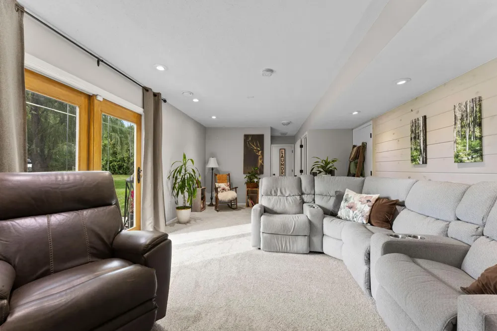 31795 Lakeway Drive NE Cambridge, MN 55008